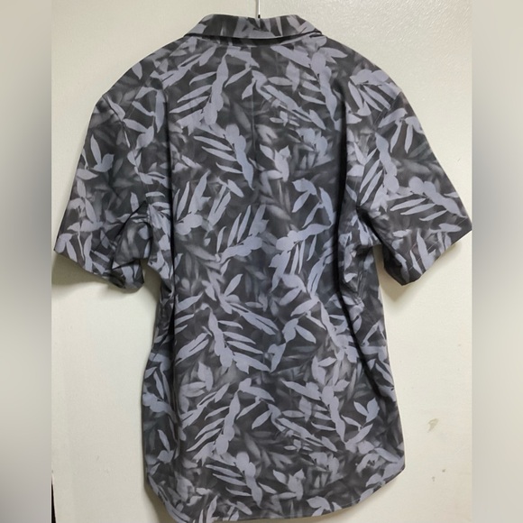 Lululemon Short Sleeve Shirt. M - Picture 2 of 4